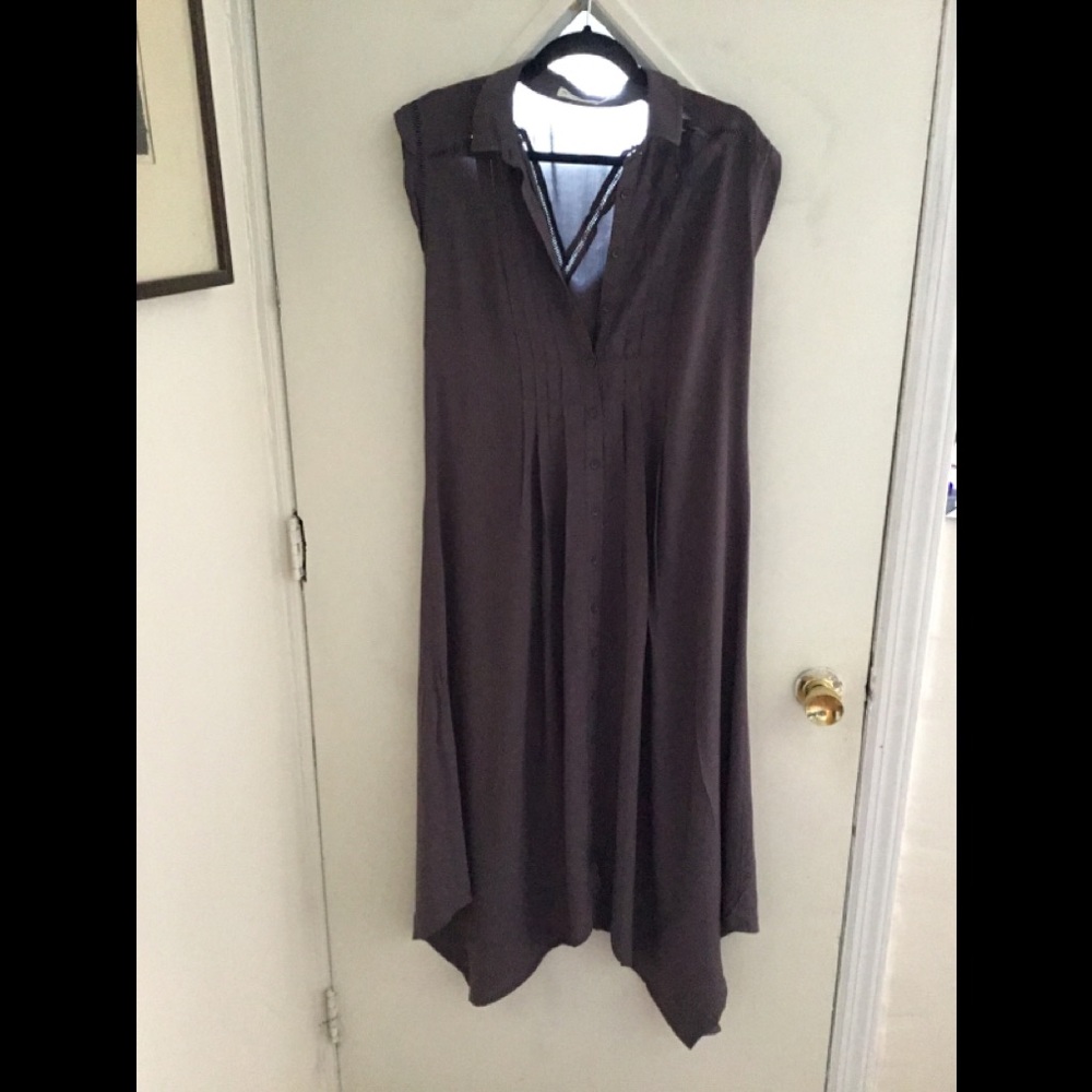 Sleeveless  Loose fitting hand kerchief hem dress